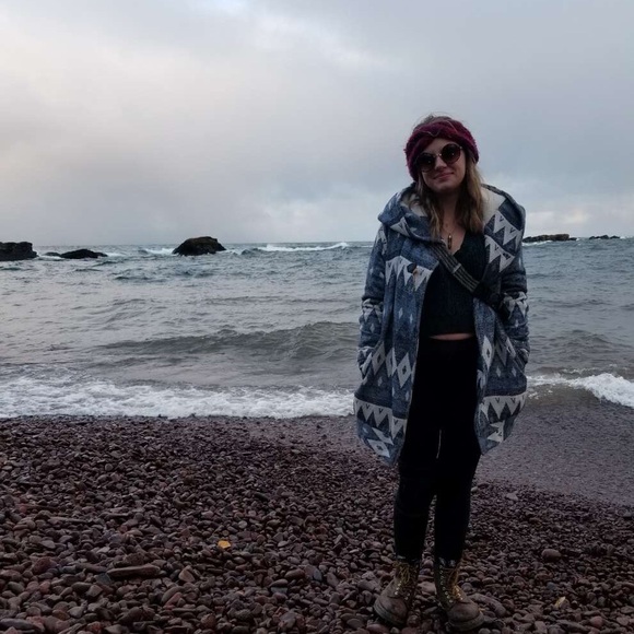 Meet your Posher, Sidney - Picture 3 of 7